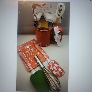 NEW! CORE KITCHEN CHRISTMAS  6 Piece Holiday Baking Set